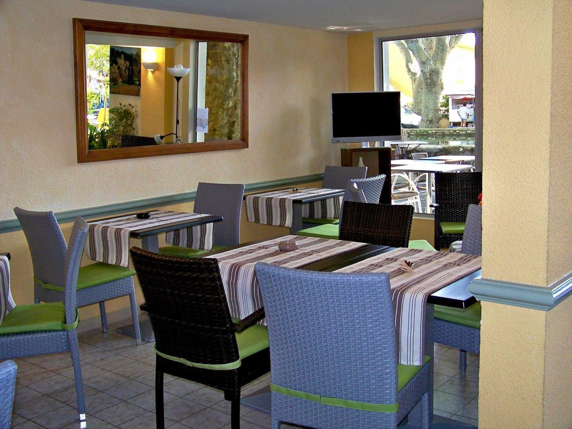 Logis Hotel De L'Etang Кюкюрон Экстерьер фото