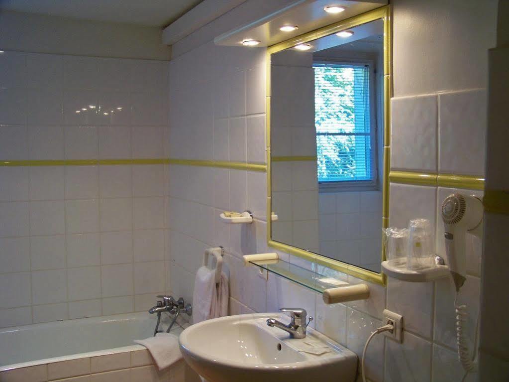 Logis Hotel De L'Etang Кюкюрон Экстерьер фото
